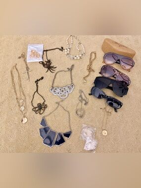Assorted accessories; pick your favorite!❤️